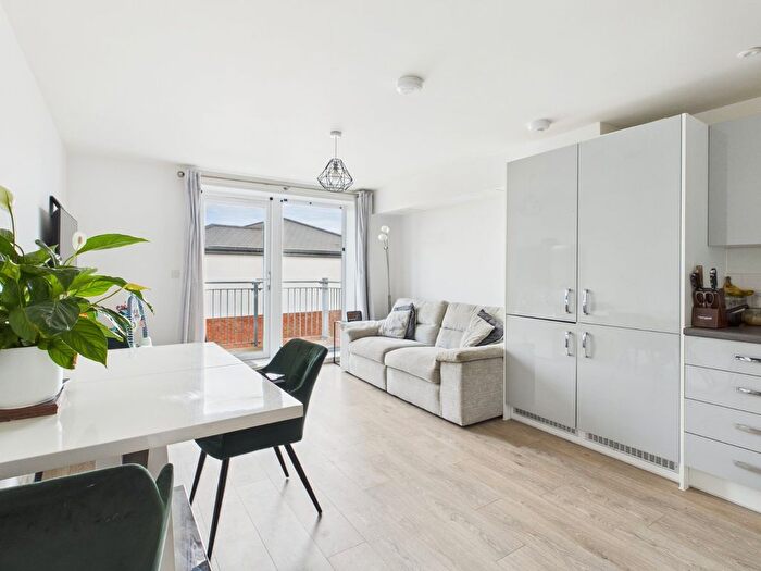 2 Bedroom Flat To Rent In Peel Close, Tatling End, Gerrards Cross, SL9