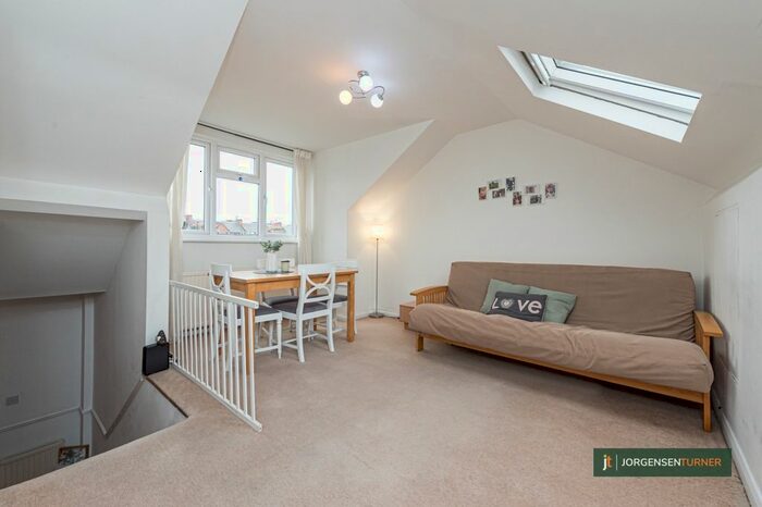 1 Bedroom Flat To Rent In Bloemfontein Road, Shepherds Bush, W12