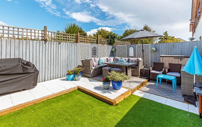 4 Bedroom Semi-Detached House For Sale In Park Road, Cowes, PO31