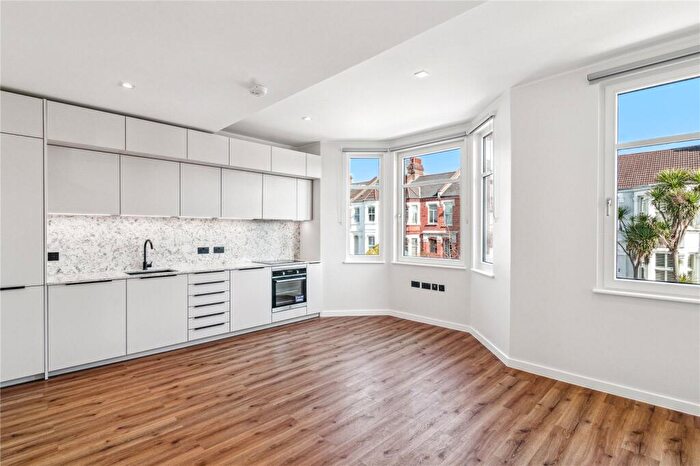 2 Bedroom Apartment To Rent In Cavendish Road, London, SW12