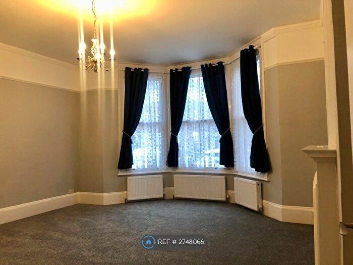 2 Bedroom Flat To Rent In Bromley, Bromley, BR1