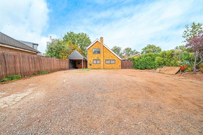 3 Bedroom Detached House For Sale In Church Grove, Wexham, SL3