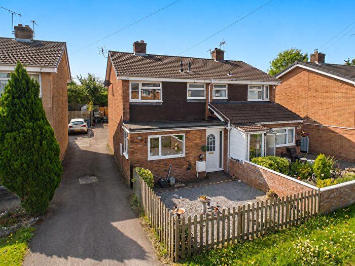 3 Bedroom Semi-Detached House For Sale In Lakeside Avenue, Lydney, GL15