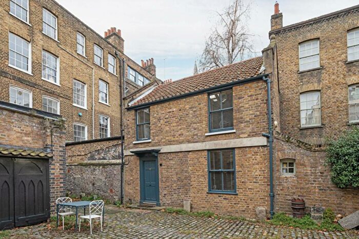 1 Bedroom Cottage To Rent In Fournier Street, Spitalfields, London, E1