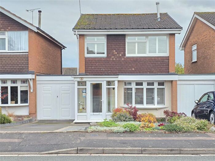 3 Bedroom Link Detached House For Sale In Burton Close, Tamworth, Staffordshire, B79