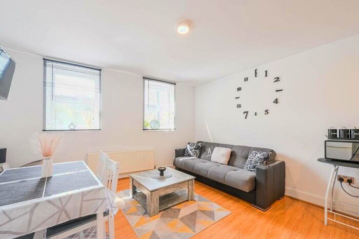 1 Bedroom Flat To Rent In Burdett Road, Tower Hamlets, London, E3