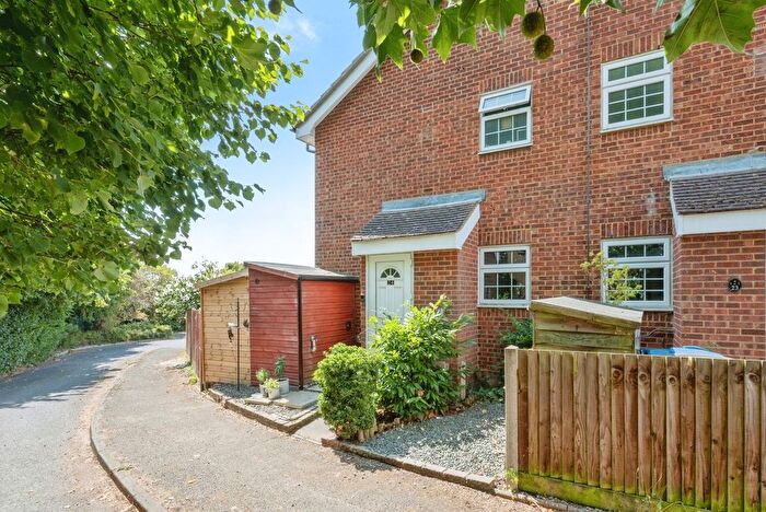 1 Bedroom End Terrace House For Sale In Foxglove Lane, Chessington, KT9