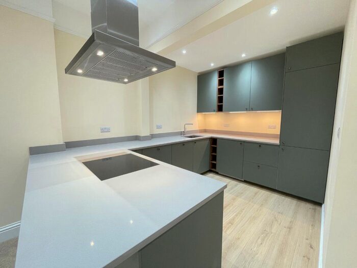 2 Bedroom Flat To Rent In Wandsworth Common West Side, London, SW18