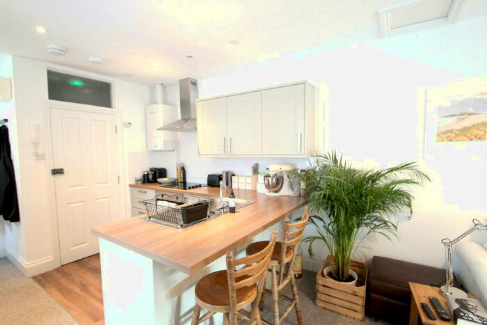 2 Bedroom Flat To Rent In Pier Street, The Hoe, Plymouth, PL1