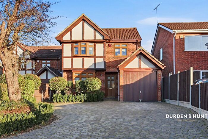 4 Bedroom Detached House For Sale In High Road North, Laindon, SS15