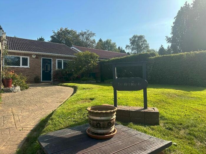 3 Bedroom Bungalow For Sale In Viewlands Avenue, Westerham, Biggin Hill, Kent, TN16