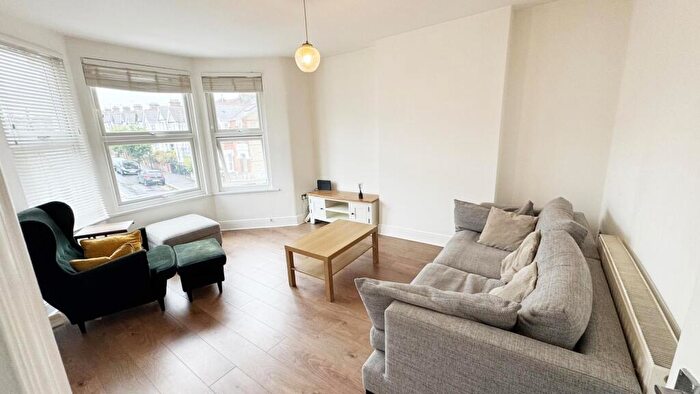 2 Bedroom Maisonette To Rent In Studley Avenue, Highams Park, E4