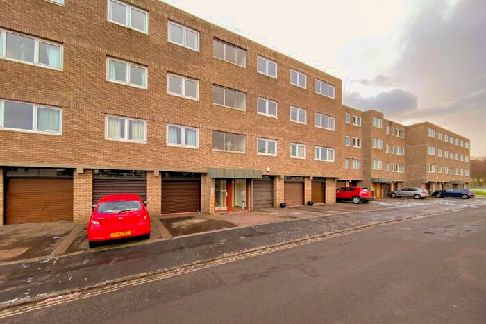 3 Bedroom Flat To Rent In Craigleith Avenue South, Craigleith, Edinburgh, EH4