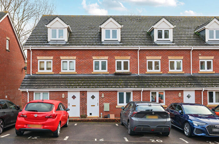 2 Bedroom Flat For Sale In Park Mews, Park Gate, Southampton, SO31
