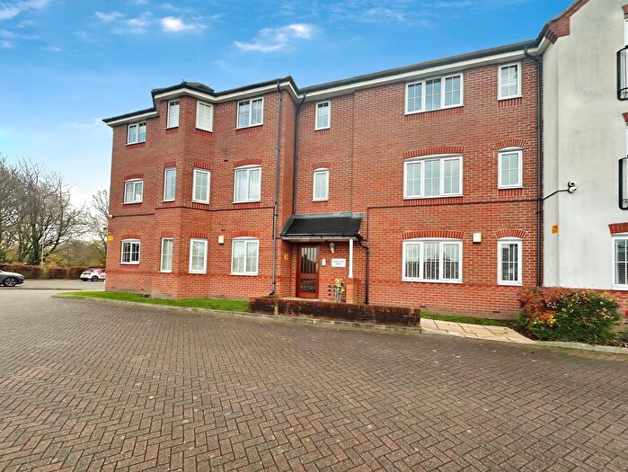 2 Bedroom Flat To Rent In Wedgbury Close, Wednesbury, WS10