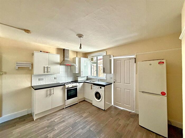 3 Bedroom Terraced House To Rent In Strafford Road, Hounslow, TW3