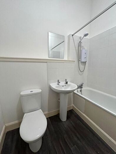 3 Bedroom Flat To Rent In (Flat Fr) Nethergate, West End, Dundee, DD1