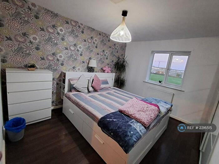 2 Bedroom Flat To Rent In Blackthorn Road, Ilford, IG1