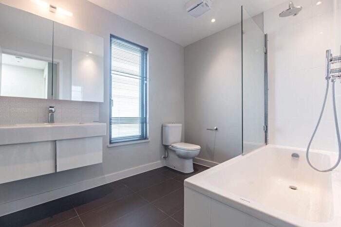 1 Bedroom Flat To Rent In Flat Ellington Court, N14
