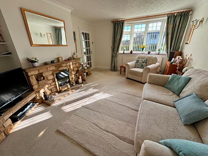 4 Bedroom Detached House For Sale In Greenfield Avenue, Spinney Hill, Northampton, NN3