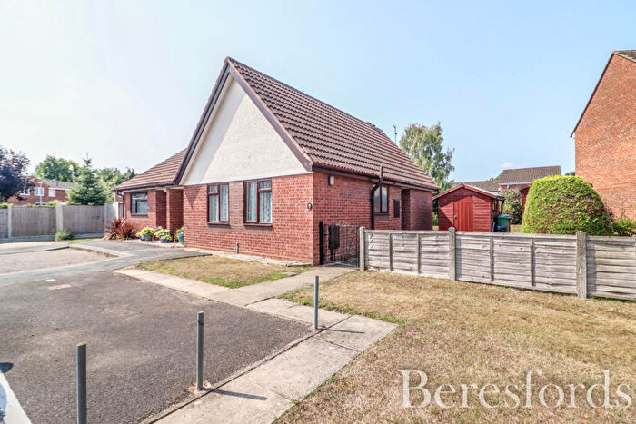 2 Bedroom Bungalow For Sale In Lea Close, Braintree, CM7