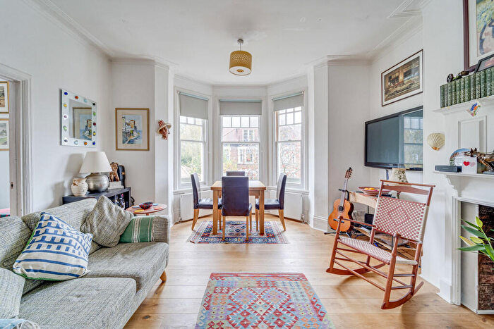 2 Bedroom Flat For Sale In Coleridge Road, London, N8