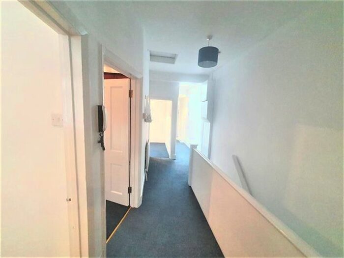 3 Bedroom Flat To Rent In Robinson Road, Colliers Wood, London, SW17