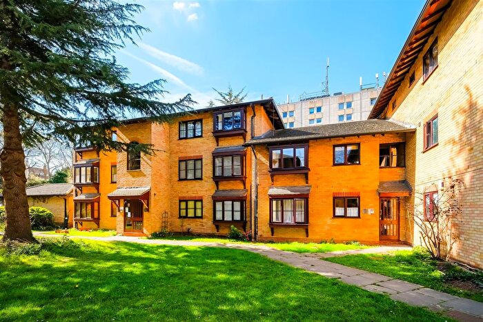 2 Bedroom Flat To Rent In Forest Road, Walthamstow, E17