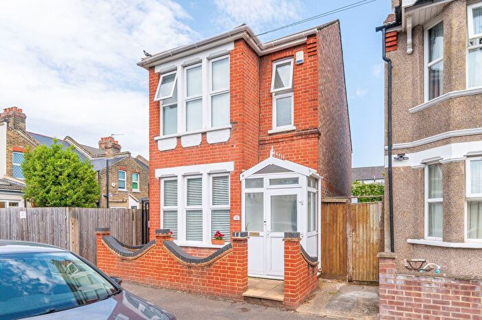 3 Bedroom Detached House For Sale In Haslemere Road, Thornton Heath, CR7