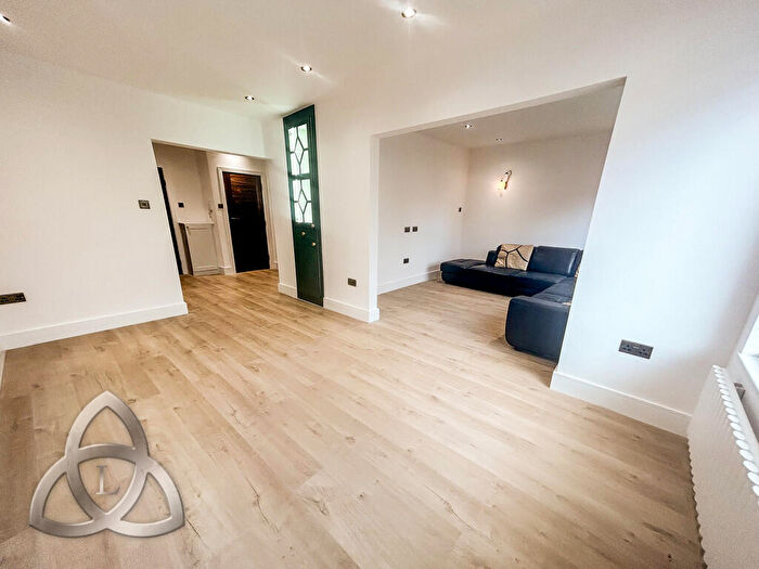 3 Bedroom Apartment To Rent In Platts Lane, London, NW3