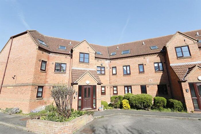 2 Bedroom Flat For Sale In The Wharf, Northbridge Street, Shefford, SG17