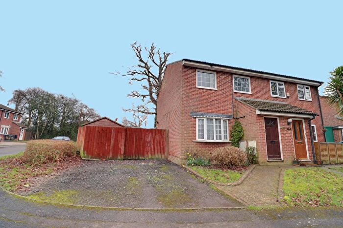 3 Bedroom Semi Detached House For Sale In Place Crescent, Waterlooville, PO7