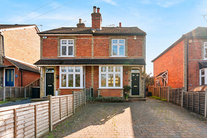 3 Bedroom Semi Detached House For Sale In Spinney Hill, Addlestone, KT15