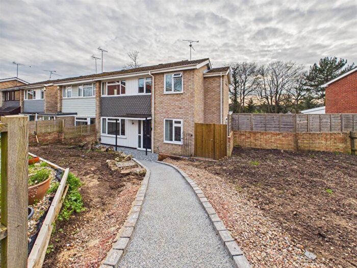 4 Bedroom Semi Detached House For Sale In Fircroft Close, Tilehurst, Reading, RG31