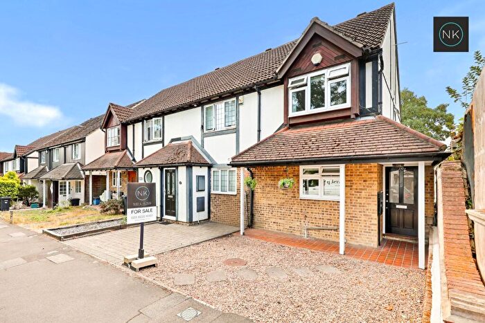 2 Bedroom End Of Terrace House For Sale In Fullers Road, South Woodford, London, E18