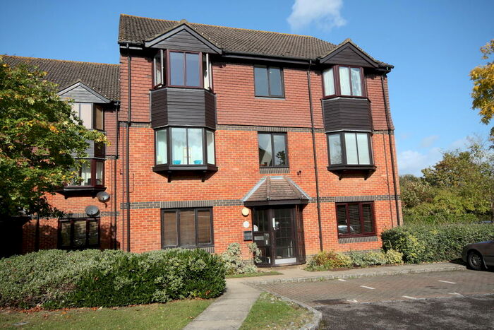 2 Bedroom Flat To Rent In Foxhills, Woking, GU21