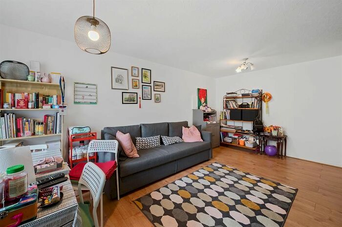 2 Bedroom Flat To Rent In Riverside Close, London, E5