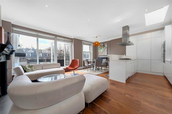 3 Bedroom Flat To Rent In Nevern Square, London, SW5