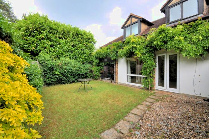 Studio To Rent In Old Ferry Drive, Wraysbury, Staines TW19