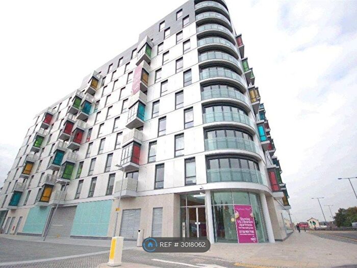 2 Bedroom Flat To Rent In Hunsaker, Reading, RG1
