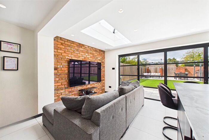 4 Bedroom Semi-Detached House To Rent In Mitcham Road, Camberley, Surrey, GU15