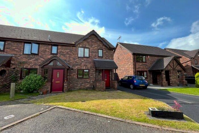 2 Bedroom Property To Rent In Verney Close, Uttoxeter, ST14