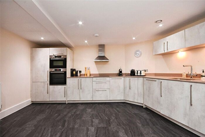 2 Bedroom Flat For Sale In High Street, Chelmsford, Essex, CM1