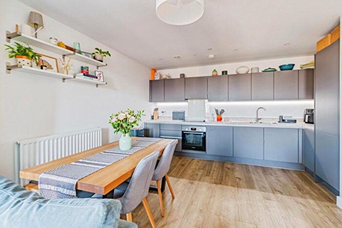 2 Bedroom Flat For Sale In Marketfield Way, Redhill, Surrey, RH1