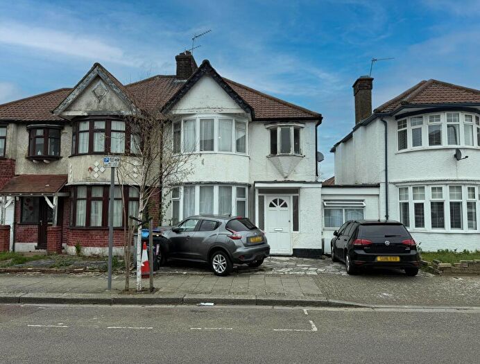 4 Bedroom Semi-Detached House For Sale In Helena Road, Dollis Hill, London, NW10