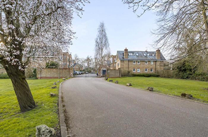 2 Bedroom Apartment For Sale In Whittets Ait, Jessamy Road, Weybridge, KT13