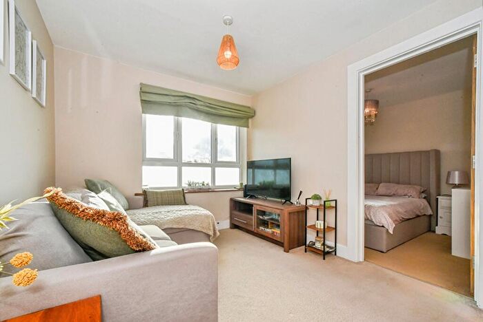 1 Bedroom Flat For Sale In Thomas Street, Swindon, Wiltshire, SN2