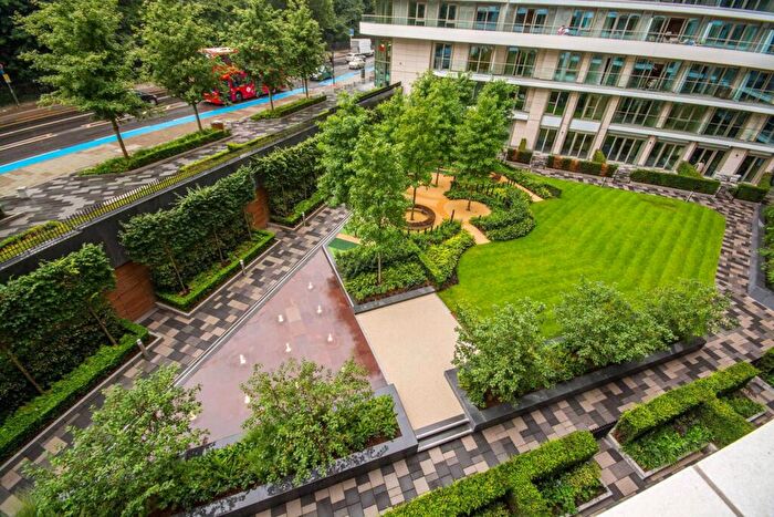 2 Bedroom Flat To Rent In Queenstown Road, Battersea, London, SW11