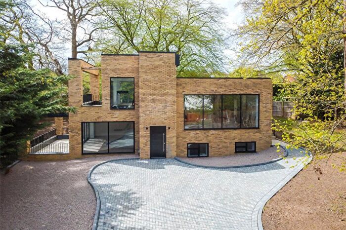 4 Bedroom Detached House For Sale In Wells Close, Harpenden, Hertfordshire, AL5