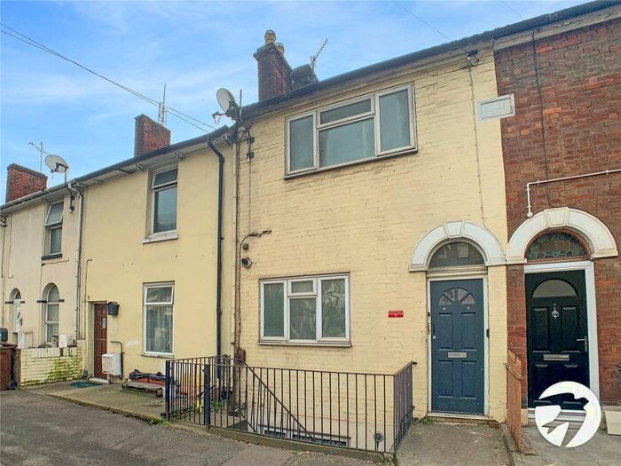 1 Bedroom Flat To Rent In Luton Road, Chatham, Kent, ME4